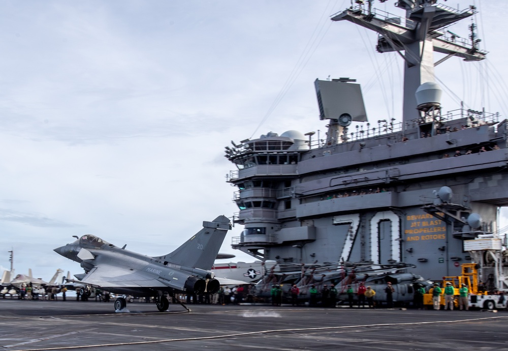 Carl Vinson Carrier Strike Group conducts flight operations with FS Charles de Gaulle