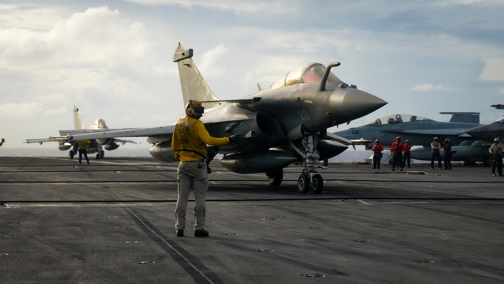Carl Vinson Carrier Strike Group conducts flight operations with FS Charles de Gaulle