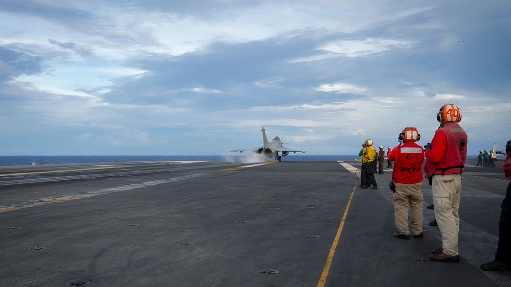 Carl Vinson Carrier Strike Group conducts flight operations with FS Charles de Gaulle