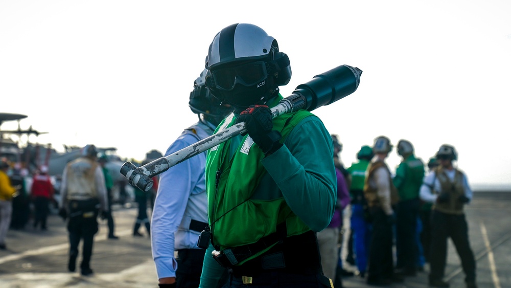 Carl Vinson Carrier Strike Group conducts flight operations with FS Charles de Gaulle