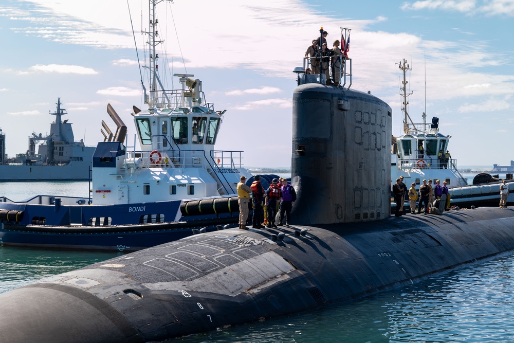 The Virginia-class fast-attack submarine USS Minnesota (SSN 783) arrives at HMAS Stirling, Western Australia, Australia