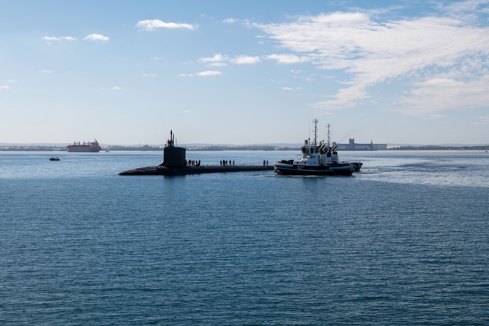 The Virginia-class fast-attack submarine USS Minnesota (SSN 783) arrives at HMAS Stirling, Western Australia, Australia