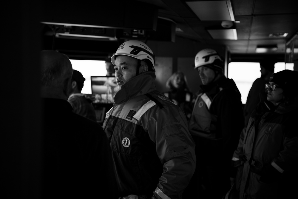 Baltimore District leadership visits DV Avalon during Baltimore Harbor and channels maintenance dredging