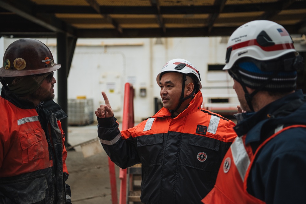 Baltimore District leadership visits DV Avalon during Baltimore Harbor and channels maintenance dredging