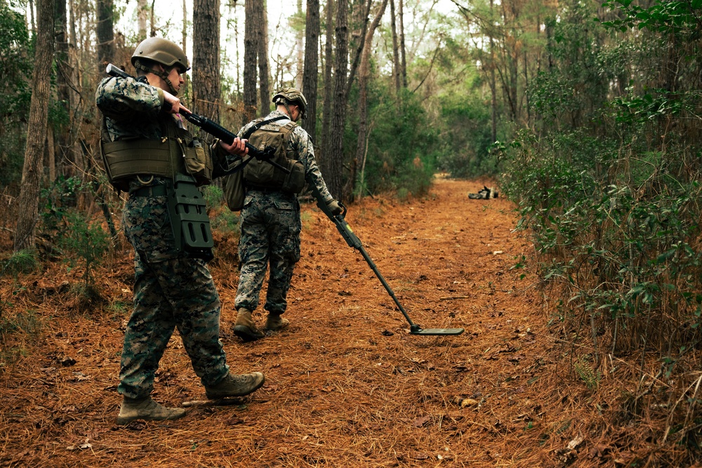 U.S. Marines Attending an EHIT Course Conduct Patrol Evaluations