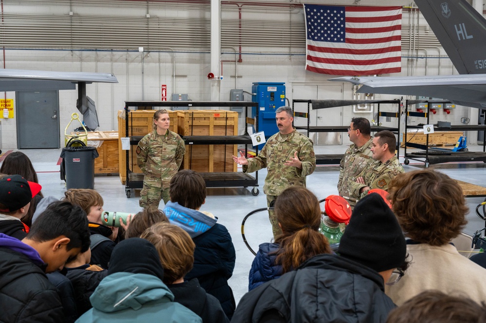 419th Fighter Wing hosts School tour of the F-35