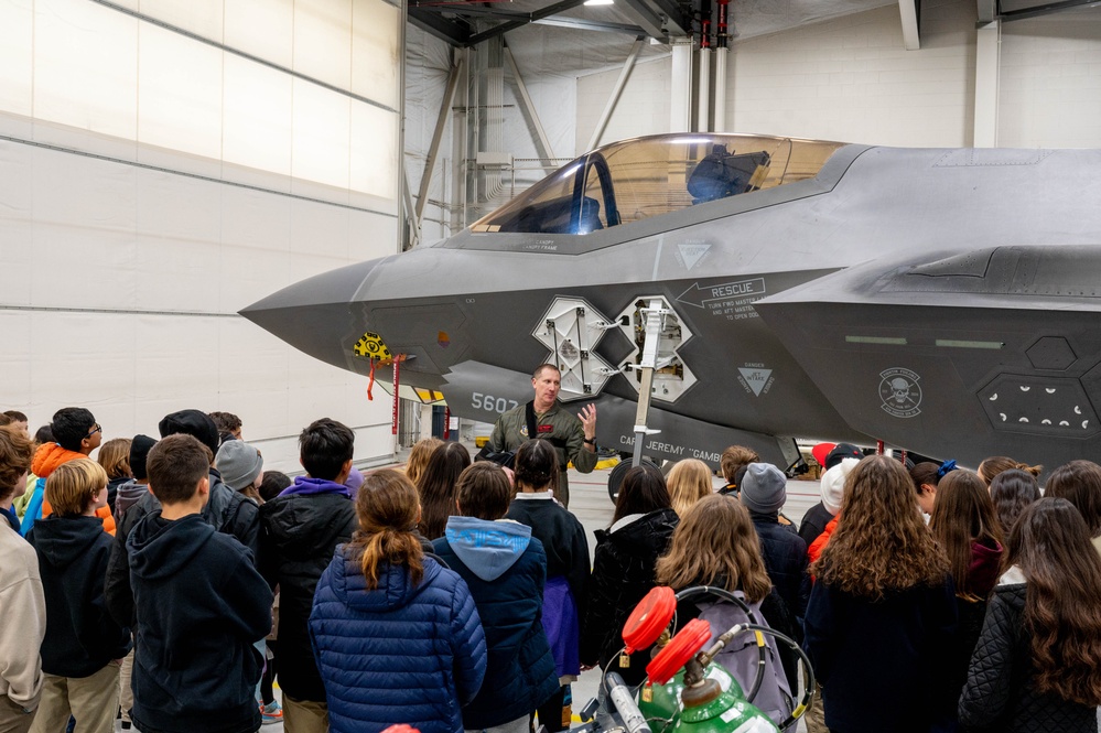 419th Fighter Wing hosts School tour of the F-35