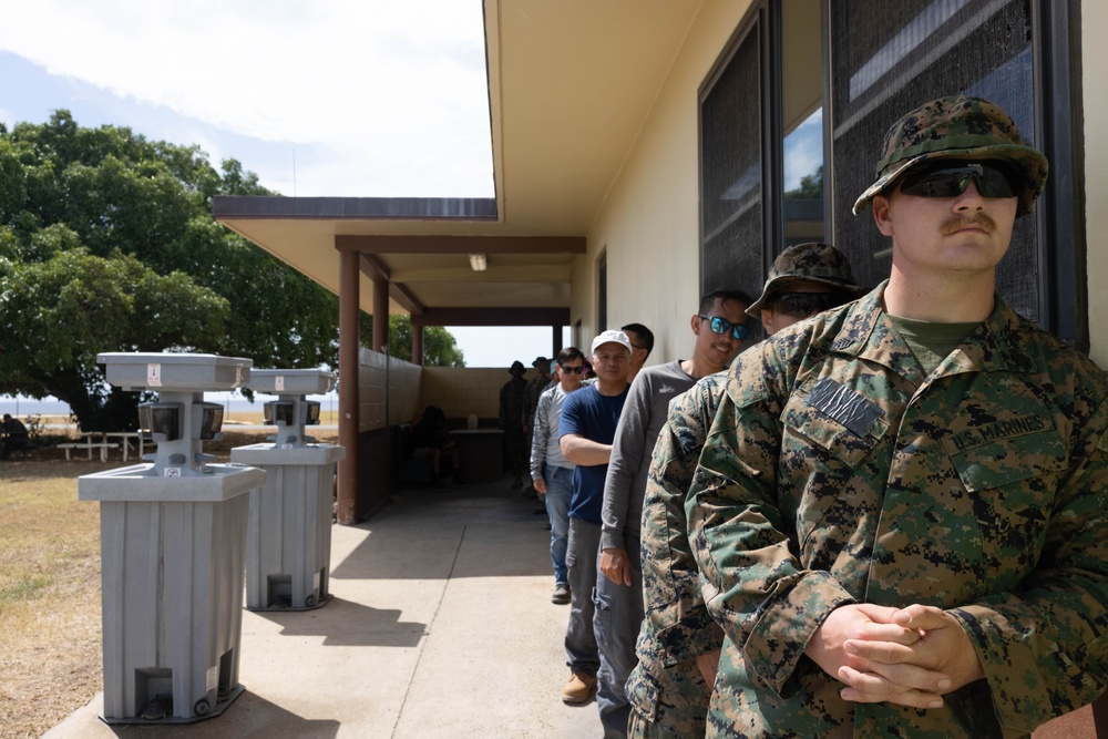 U.S. Marines keep Joint Task Force Southern Guard fed