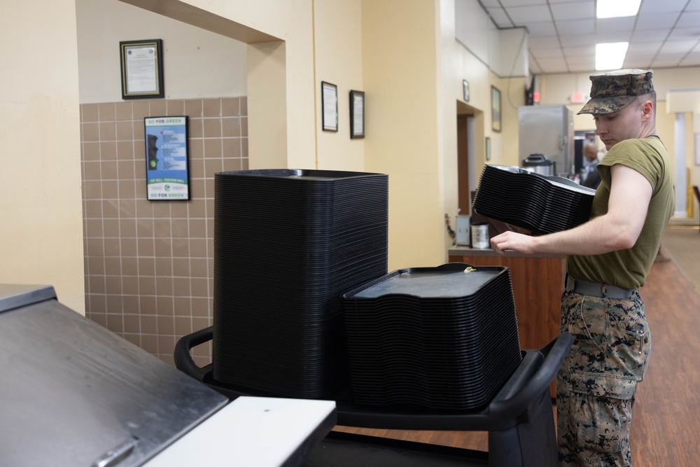 U.S. Marines keep Joint Task Force Southern Guard fed