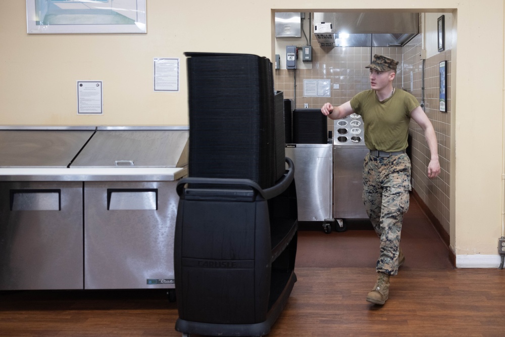 U.S. Marines keep Joint Task Force Southern Guard fed