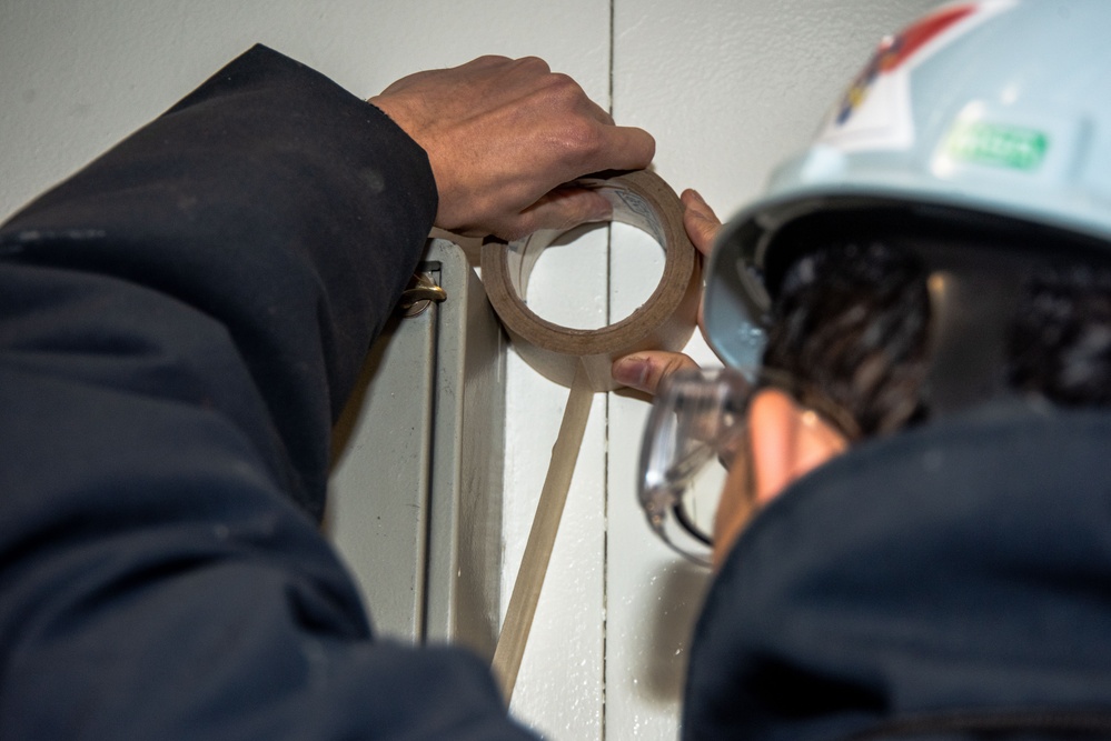 USS Ronald Reagan (CVN 76) conducts berthing preparations