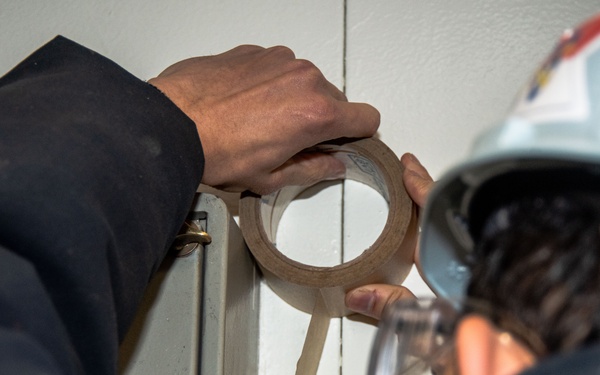 USS Ronald Reagan (CVN 76) conducts berthing preparations