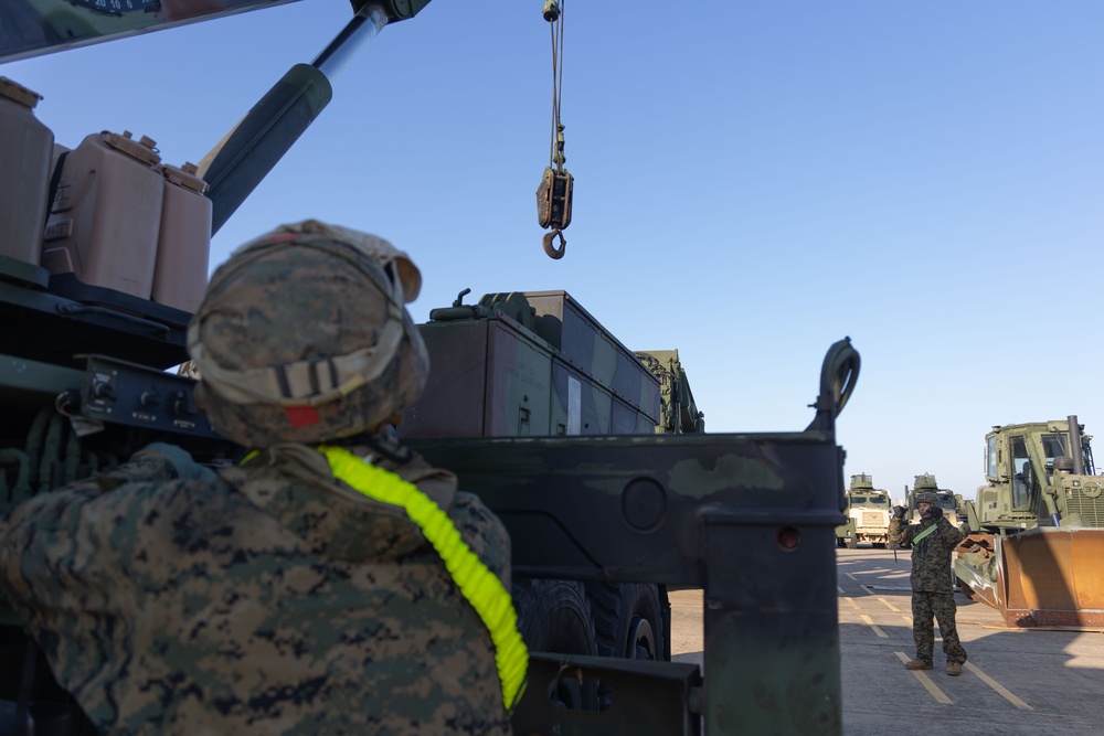 Freedom Banner 25: 3rd MLG Conducts MPF Offload