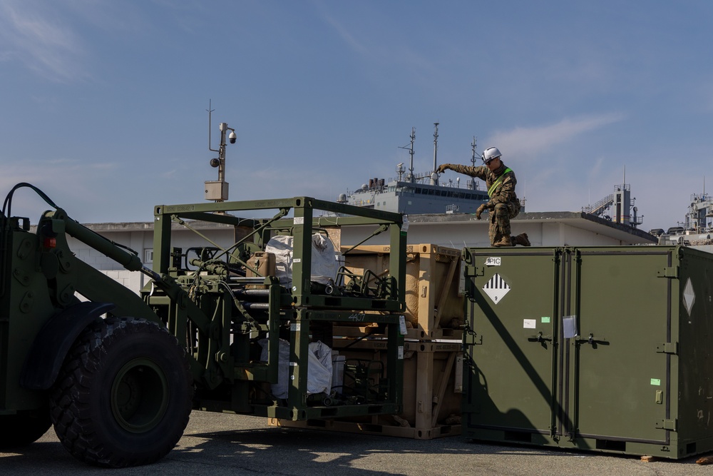 Freedom Banner 25: 3rd MLG Conducts MPF Offload