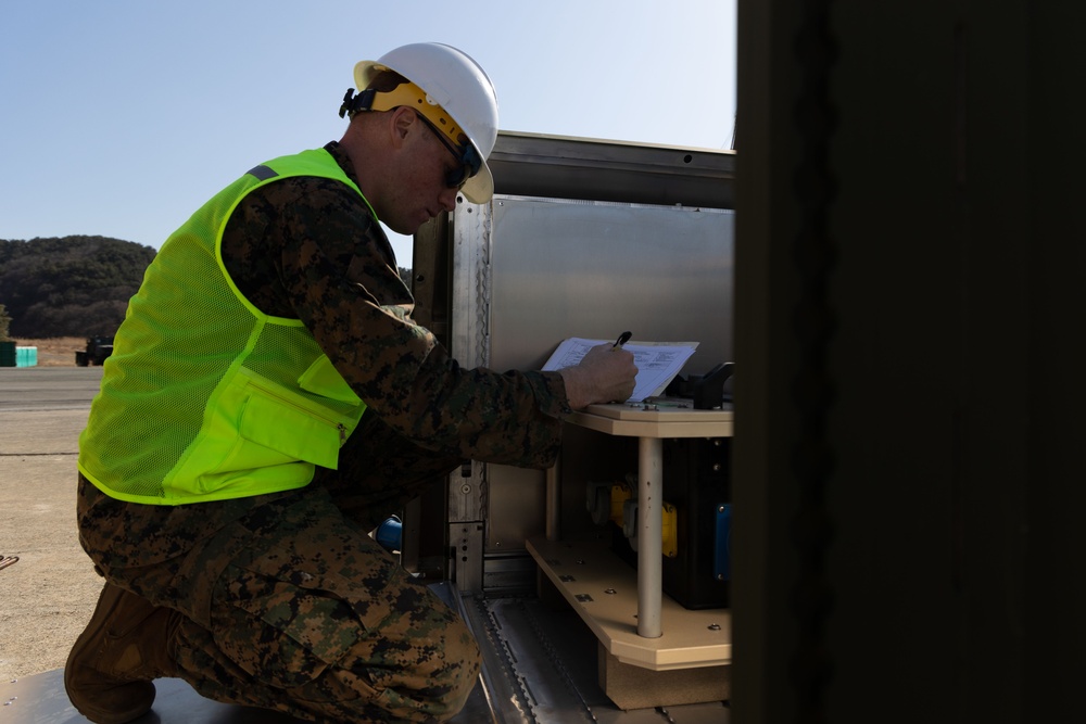 Freedom Banner 25: 3rd MLG Conducts MPF Offload