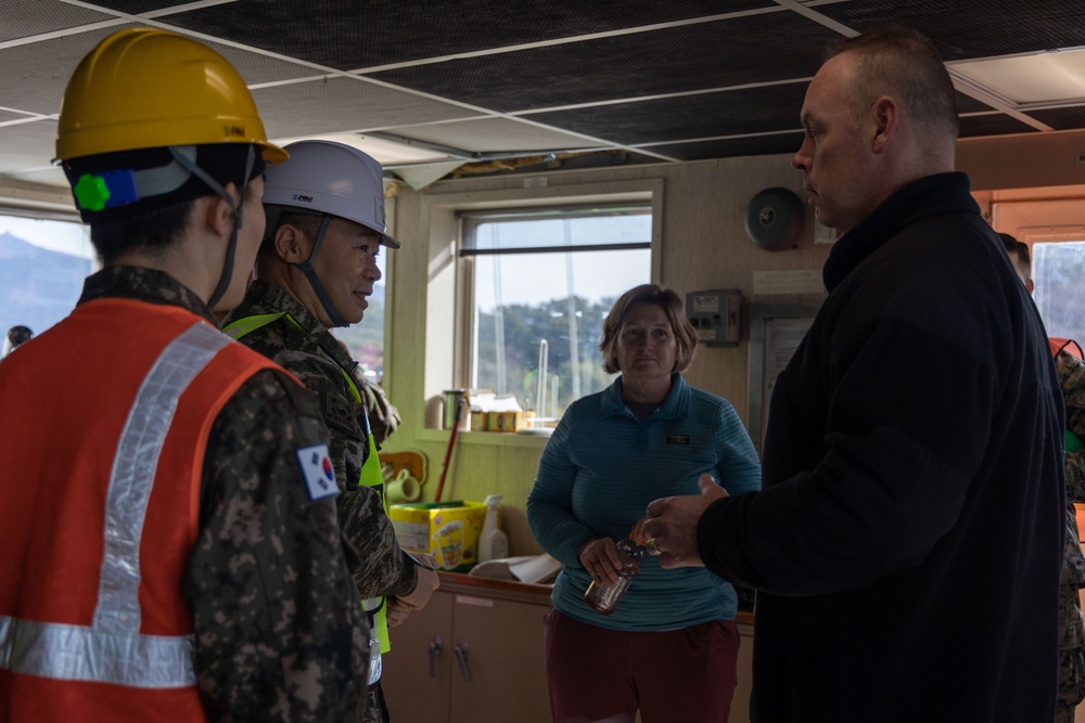 ROK JCS, ROK POG Visit USNS Dahl