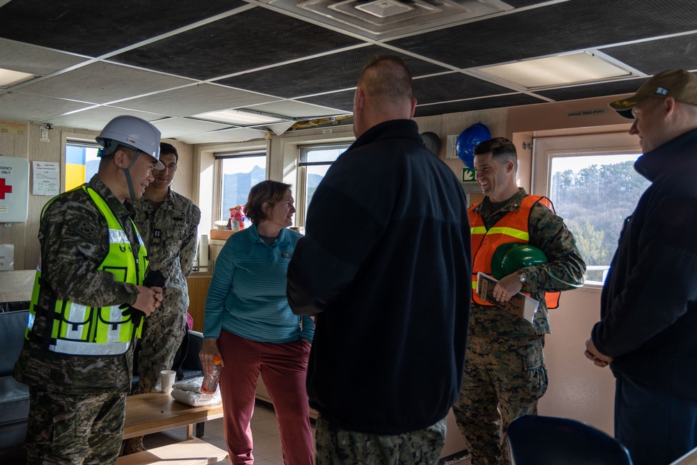 ROK JCS, ROK POG Visit USNS Dahl