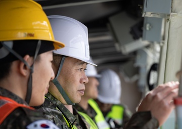 ROK JCS, ROK POG Visit USNS Dahl