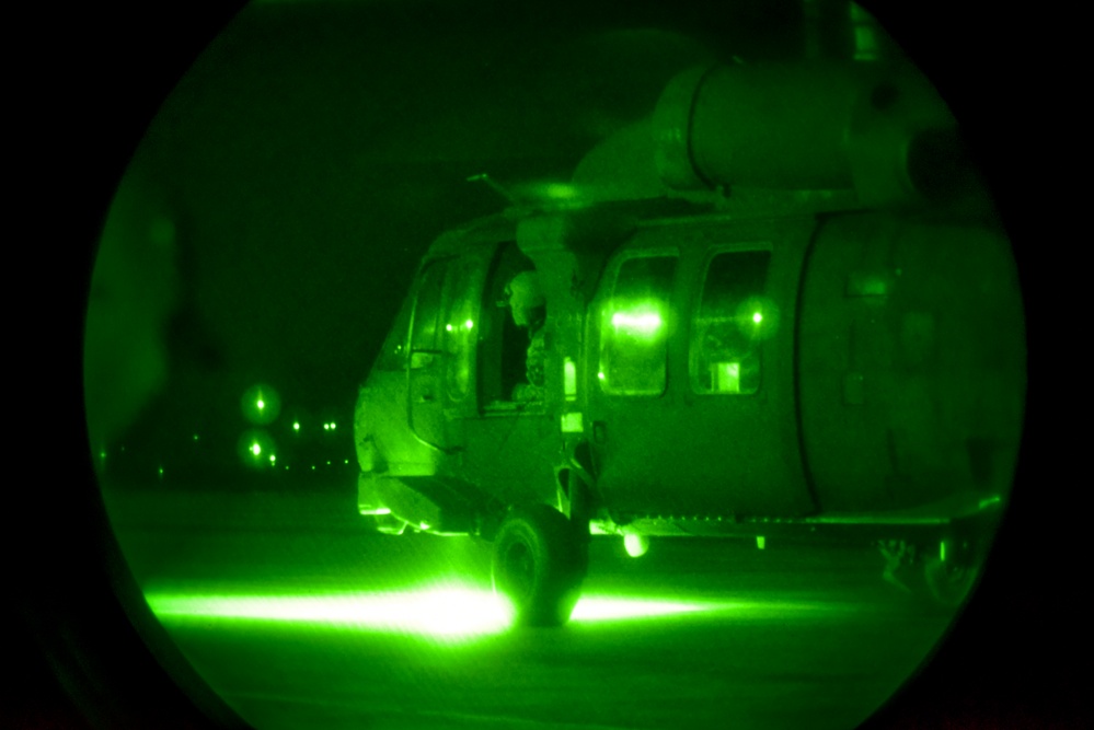 3-2 General Support Aviation Battalion conducted Wet Wing refueling training.