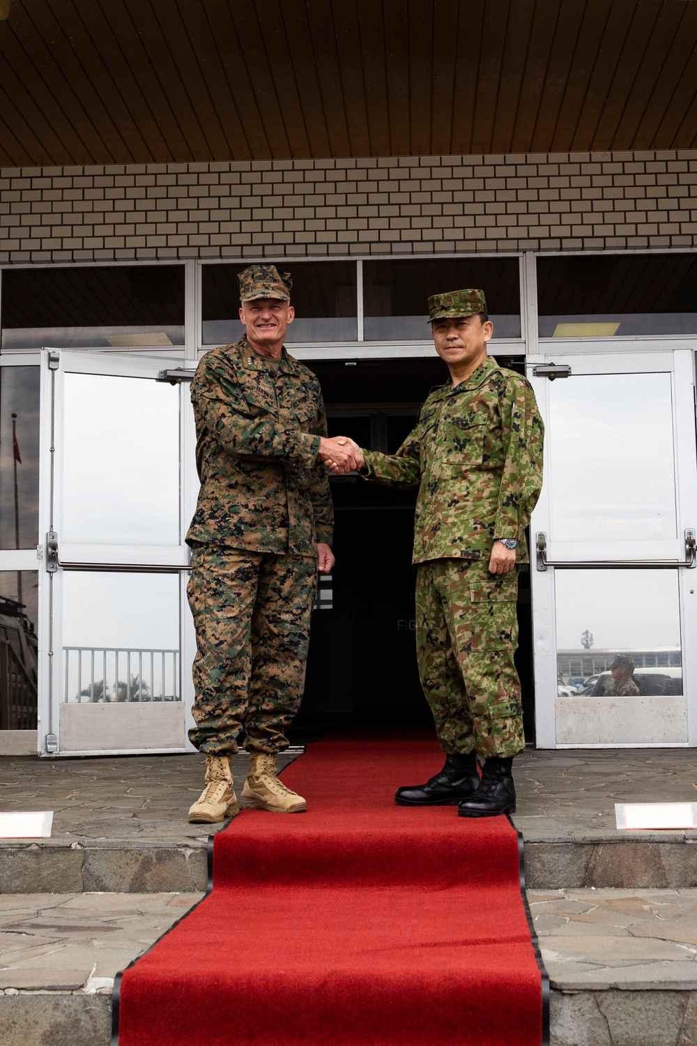 Lt. Gen. Yamane Toshikazu visits III Marine Expeditionary Force