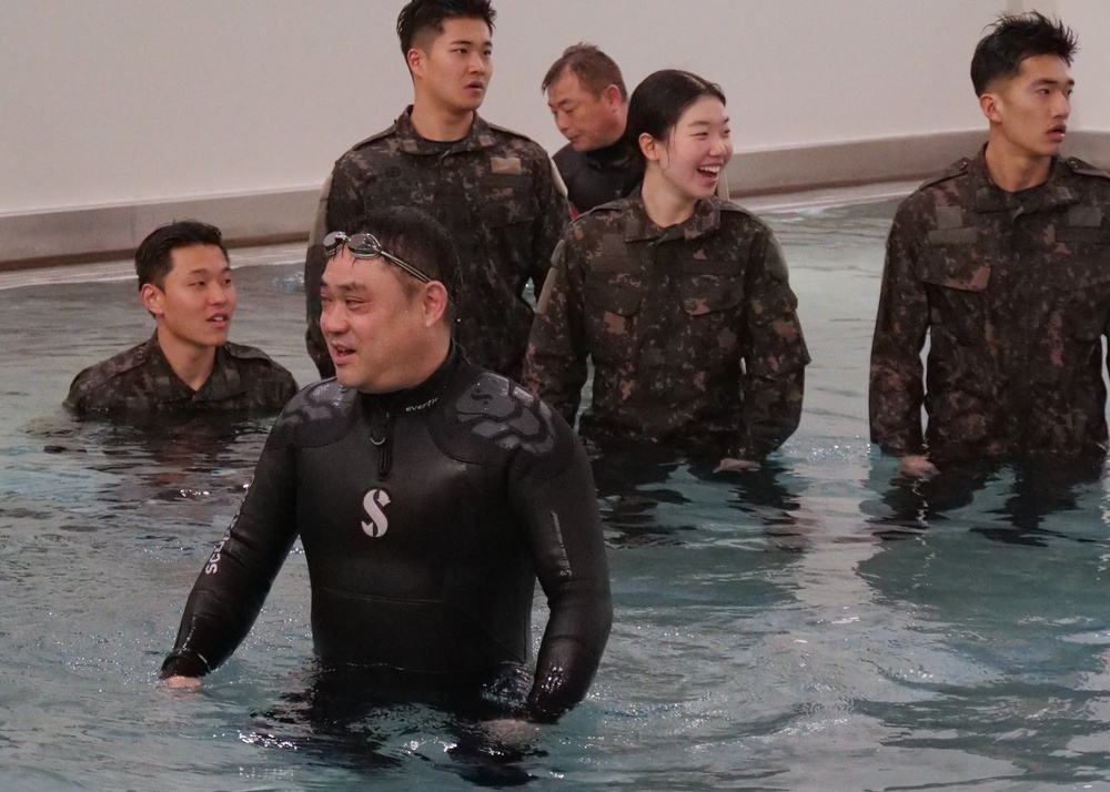 The 2nd Infantry Division hosted KMA cadets to prepare for the annual Sandhurst Military Skills Competition