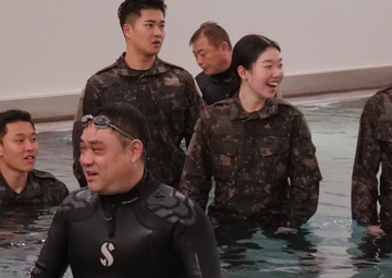 The 2nd Infantry Division hosted KMA cadets to prepare for the annual Sandhurst Military Skills Competition