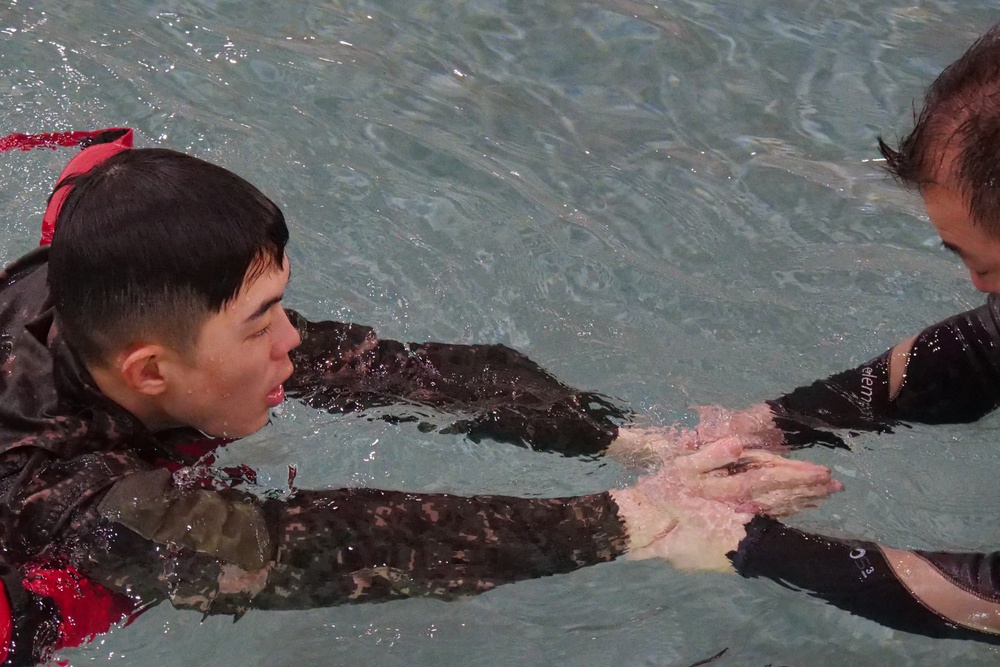 The 2nd Infantry Division hosted KMA cadets to prepare for the annual Sandhurst Military Skills Competition