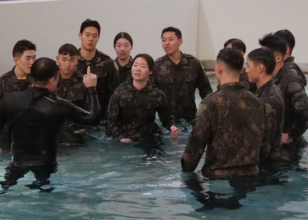 The 2nd Infantry Division hosted KMA cadets to prepare for the annual Sandhurst Military Skills Competition