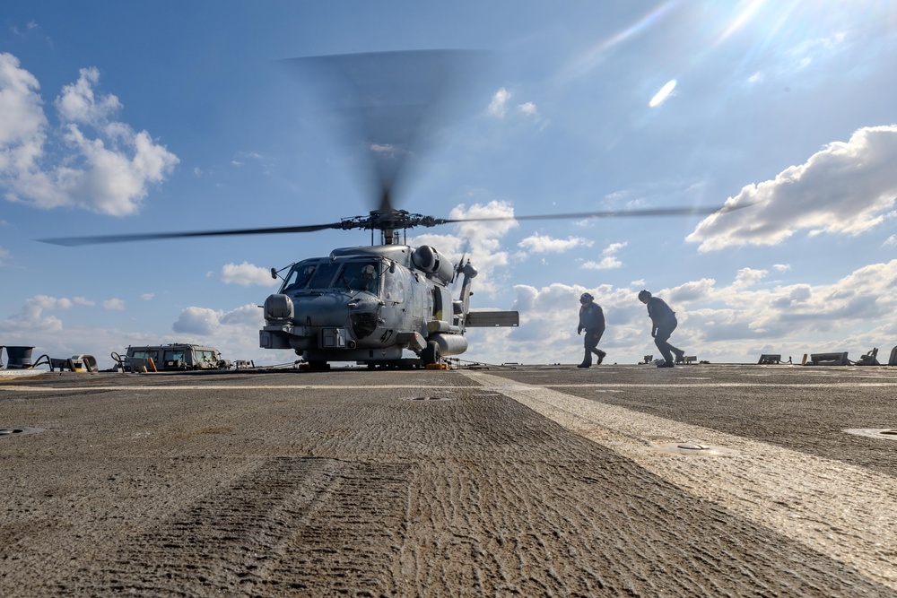 DDG 114 Flight Operations with HSM 49.4