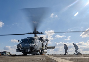 DDG 114 Flight Operations with HSM 49.4