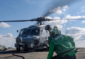 DDG 114 Flight Operations with HSM 49.4