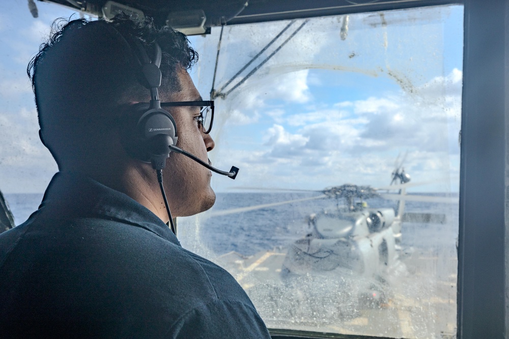 DDG 114 Flight Operations with HSM 49.4