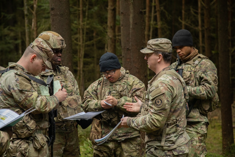 DVIDS - Images - 2CR Soldiers conduct situational training exercise ...
