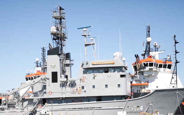 Vice Adm. John Gumbleton Visits Training Support Squadron (TSVRON) 4