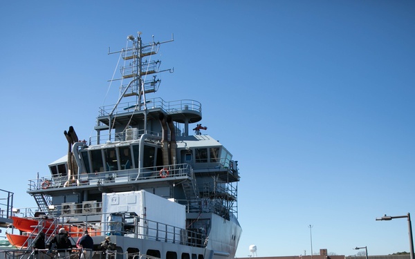 Vice Adm. John Gumbleton Visits Training Support Squadron (TSVRON) 4