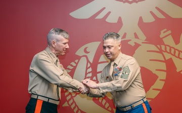 Commandant, General Smith, visits Recruiting Station Rockville