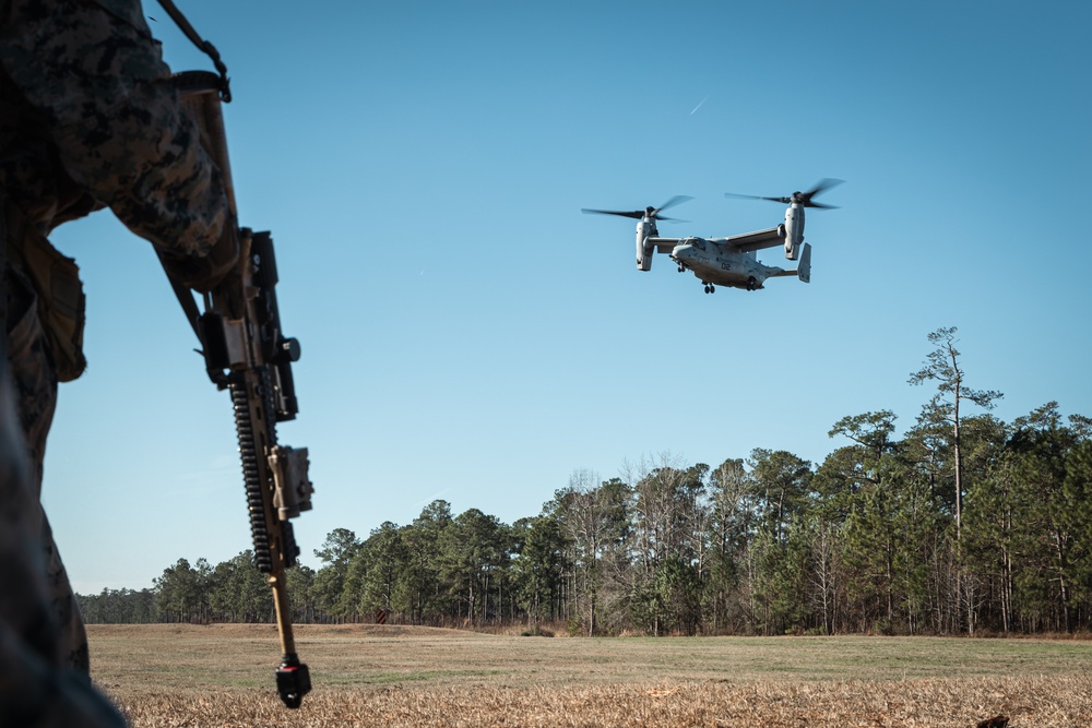 26th MEU |V2/2 Fox Company Conducts Raid Exercise on Camp Davis