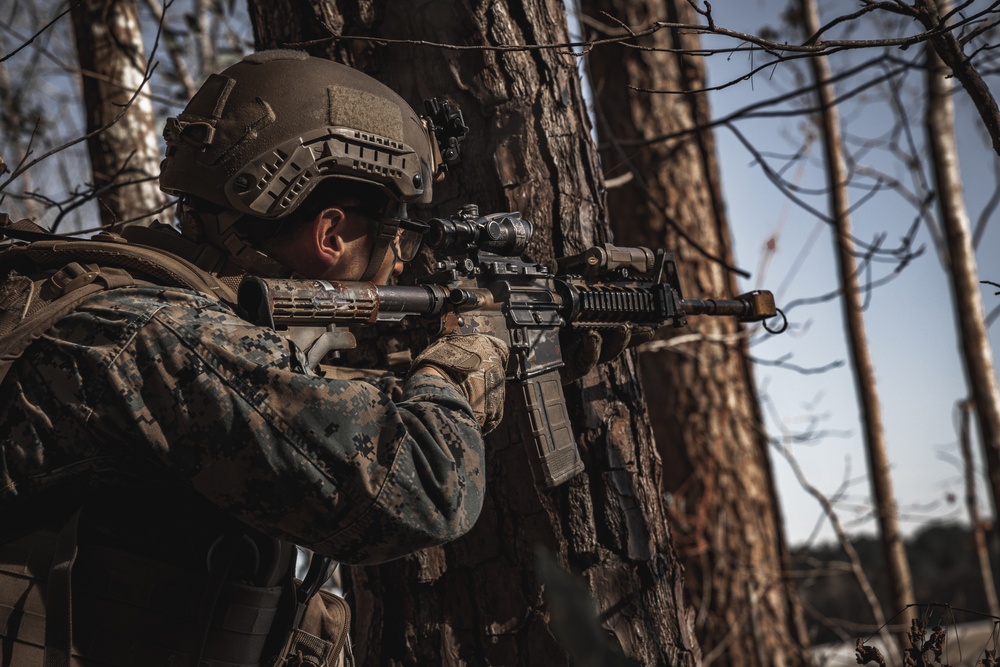 26th MEU |V2/2 Fox Company Conducts Raid Exercise on Camp Davis