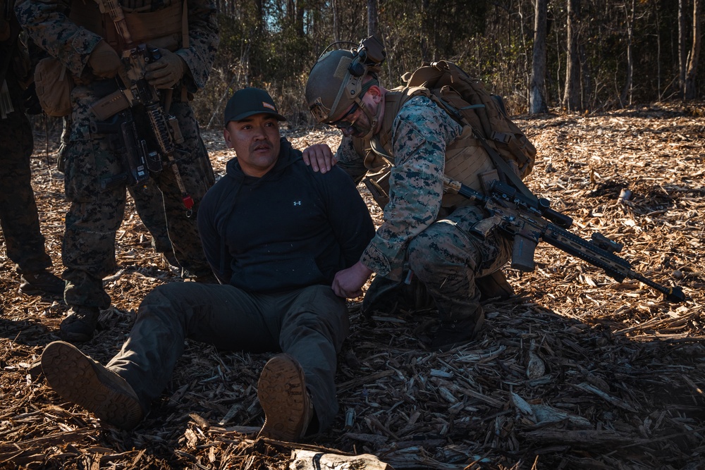 26th MEU |V2/2 Fox Company Conducts Raid Exercise on Camp Davis