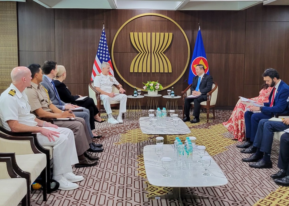 Adm. Steve Koehler, commander, U.S. Pacific Fleet visits Indonesia