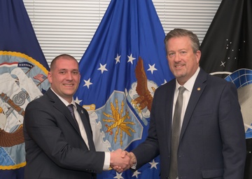 DLA Vice Director Recognized DLA Energy Employees