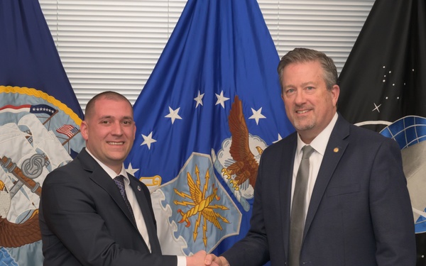 DLA Vice Director Recognized DLA Energy Employees