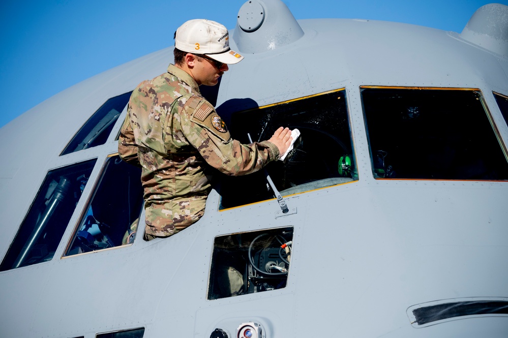 Cowboy Guard and the California Air National Guard conduct MAFFS training in Arizona