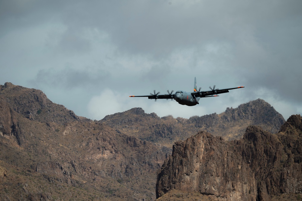 Cowboy Guard and the California Air National Guard conduct MAFFS training in Arizona