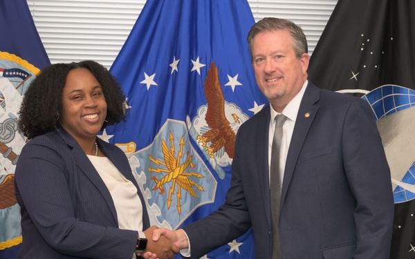 DLA Vice Director Recognized DLA Energy Employees