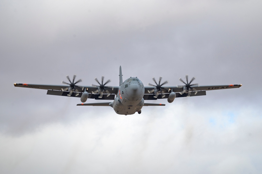 Cowboy Guard and the California Air National Guard conduct MAFFS training in Arizona