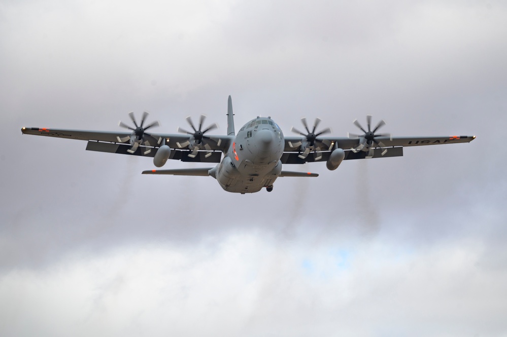 Cowboy Guard and the California Air National Guard conduct MAFFS training in Arizona