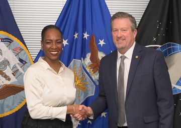 DLA Vice Director Recognized DLA Energy Employees