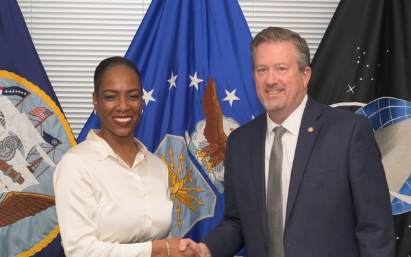 DLA Vice Director Recognized DLA Energy Employees