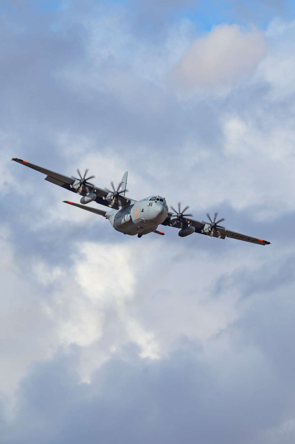 Cowboy Guard and the California Air National Guard conduct MAFFS training in Arizona